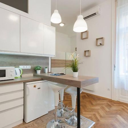 Szent Istvan Ter 4 Next To Basilica A 1 Bedroom 布达佩斯 外观 照片