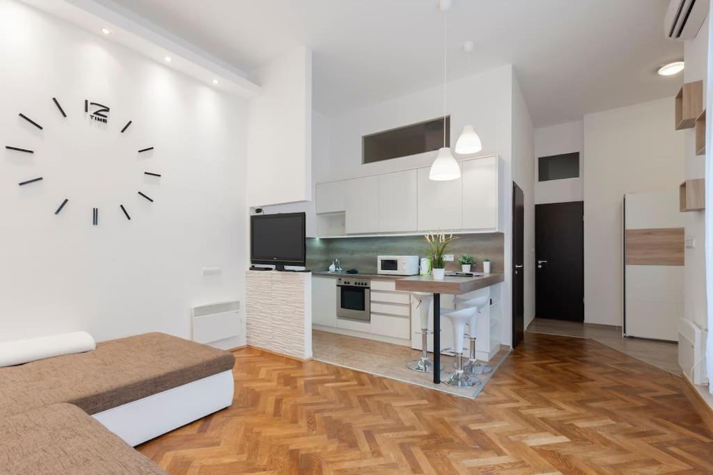 Szent Istvan Ter 4 Next To Basilica A 1 Bedroom 布达佩斯 外观 照片