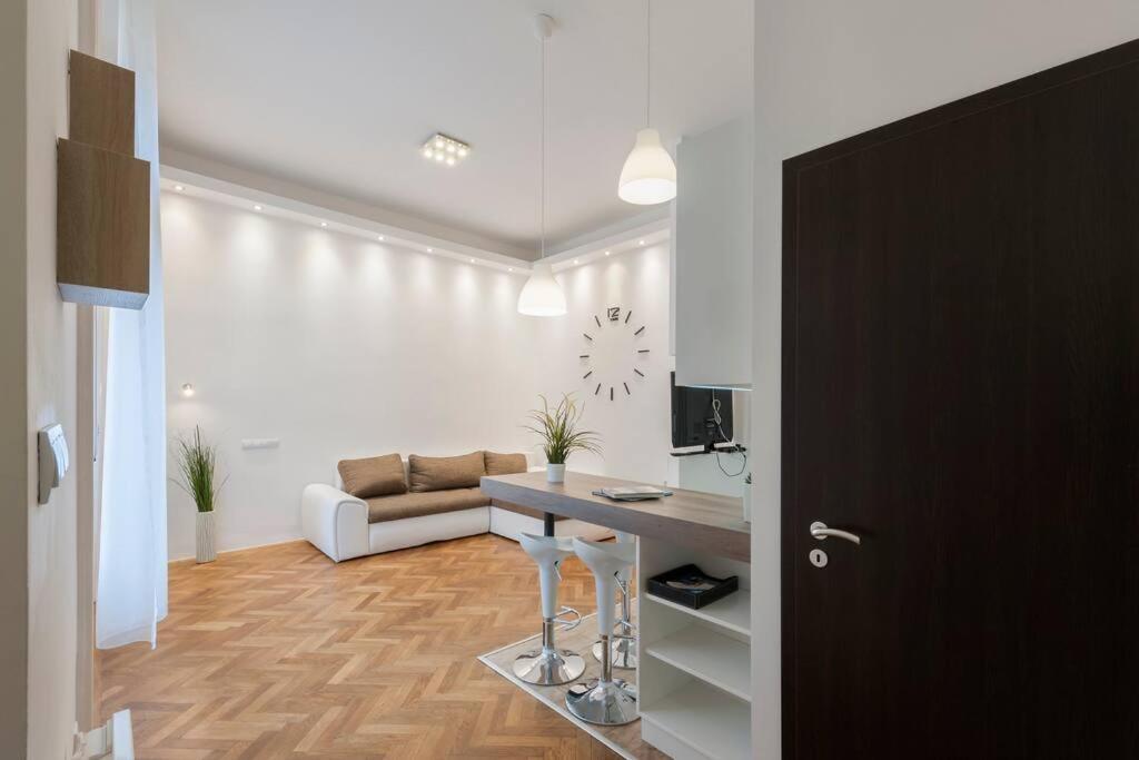 Szent Istvan Ter 4 Next To Basilica A 1 Bedroom 布达佩斯 外观 照片