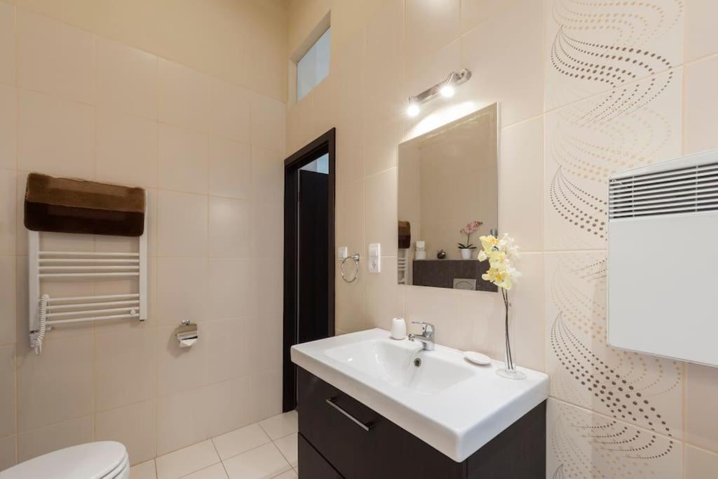 Szent Istvan Ter 4 Next To Basilica A 1 Bedroom 布达佩斯 外观 照片