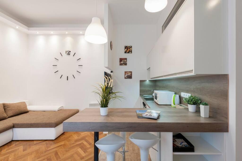 Szent Istvan Ter 4 Next To Basilica A 1 Bedroom 布达佩斯 外观 照片