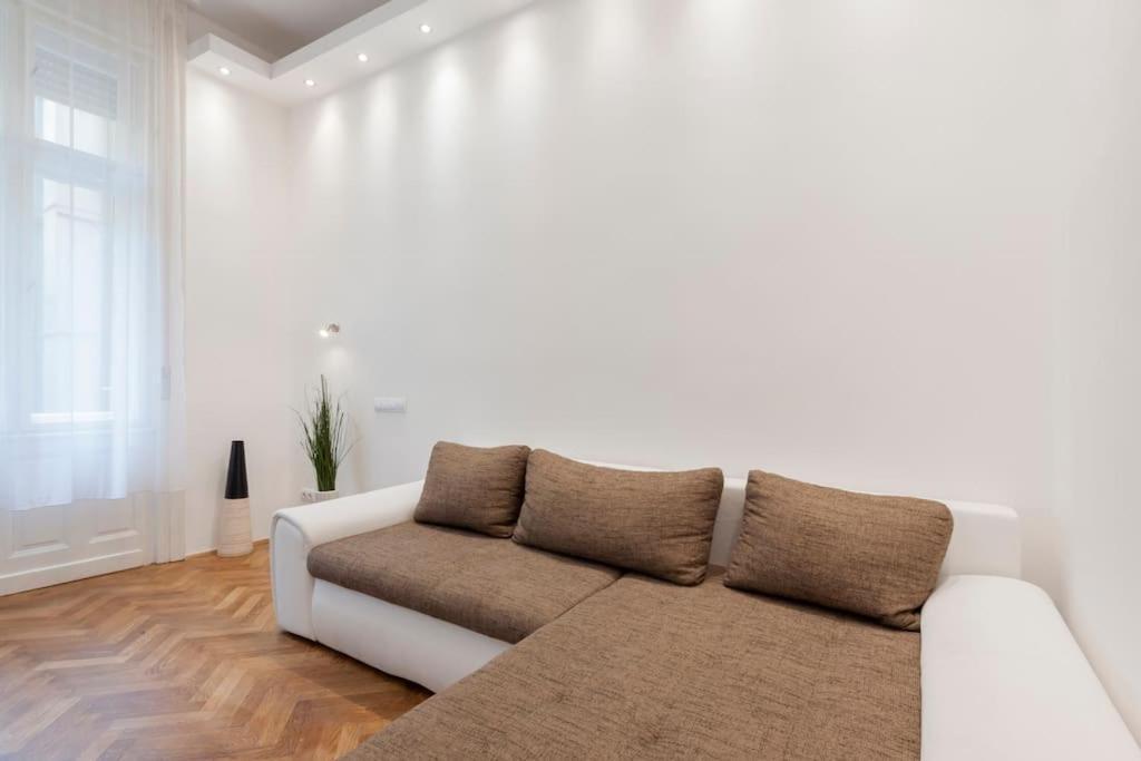 Szent Istvan Ter 4 Next To Basilica A 1 Bedroom 布达佩斯 外观 照片